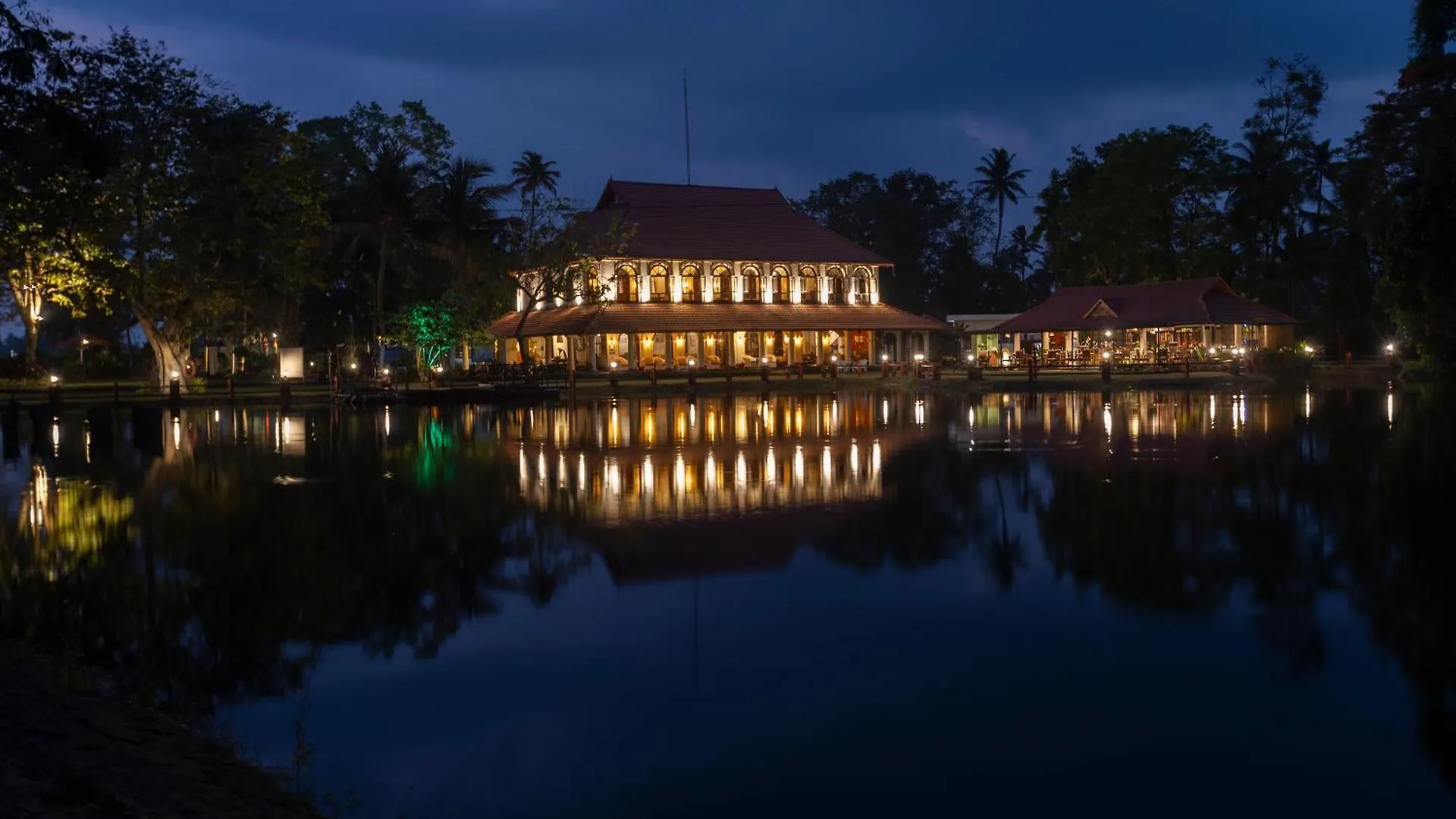 Taj Kumarakom Resort And Spa Kerala